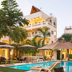 Álamos Inn Hotel con Jacuzzi y Piscina